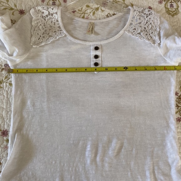 Cute cotton tee shirt with crochet detail size M - Picture 6 of 8